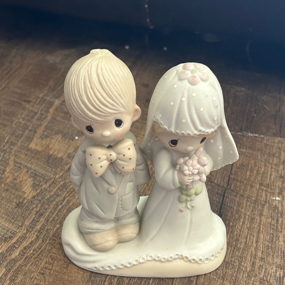 Precious Moments 1979 The Lord Bless You and Keep You Wedding Couple Figurine